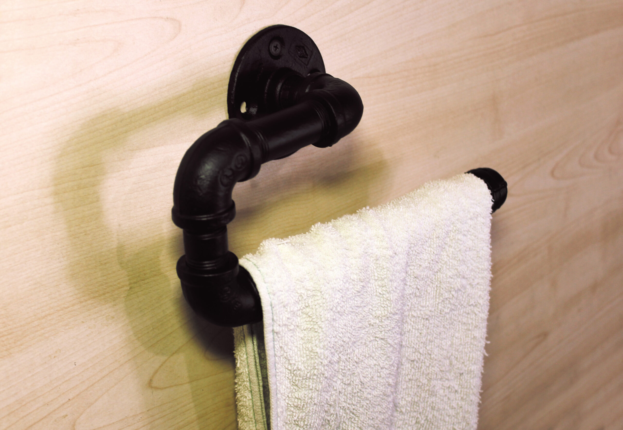 Toallero de Manos "Itzel" Negro Mate, Estilo Vintage Industrial para Baño, Hecho en México de manera Artesanal con Acero de alta resistencia.