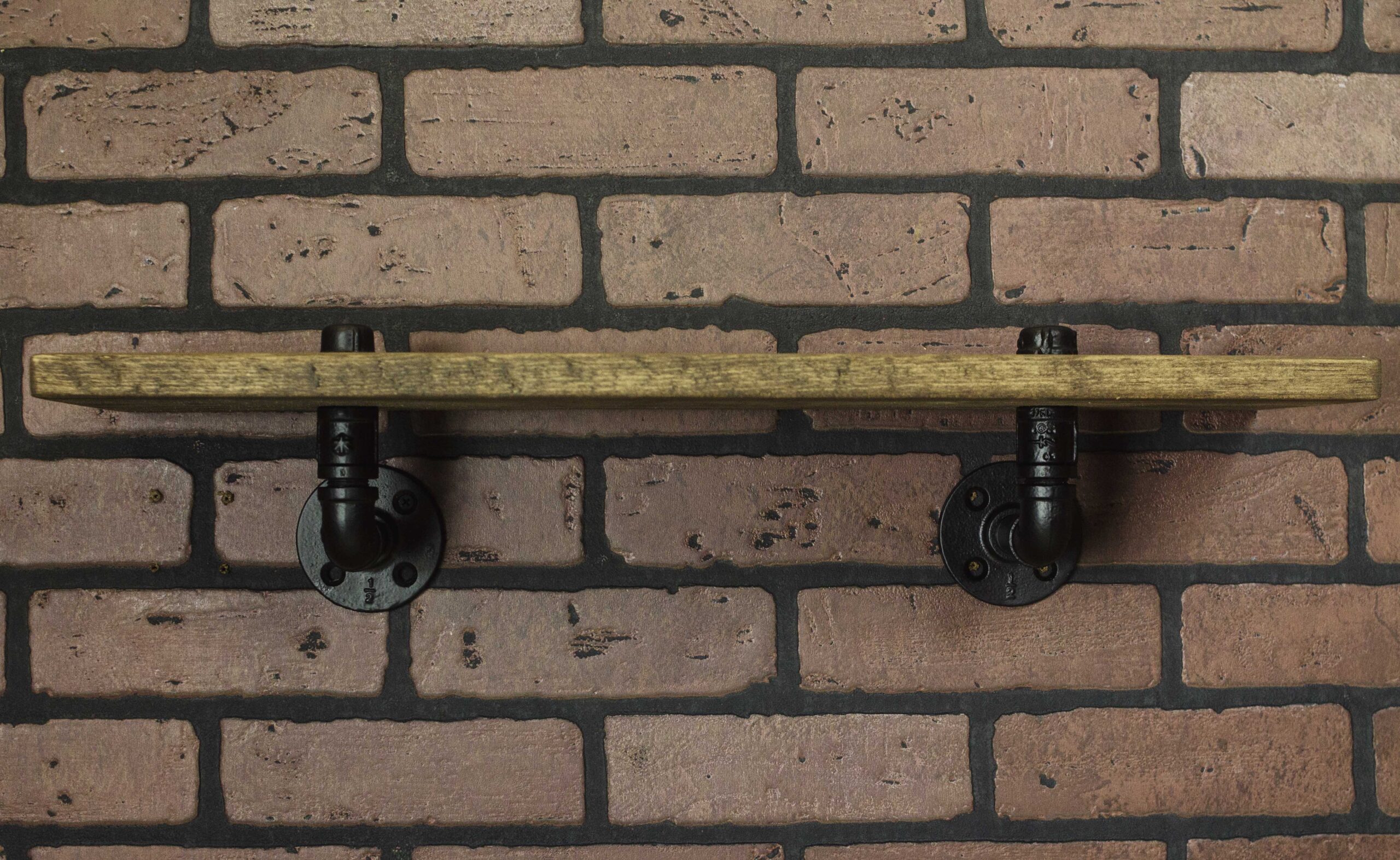 Repisa "Ishtar" Negro Mate, Estilo Vintage Industrial para Baño, Hecho en México de manera Artesanal con Acero de alta resistencia.
