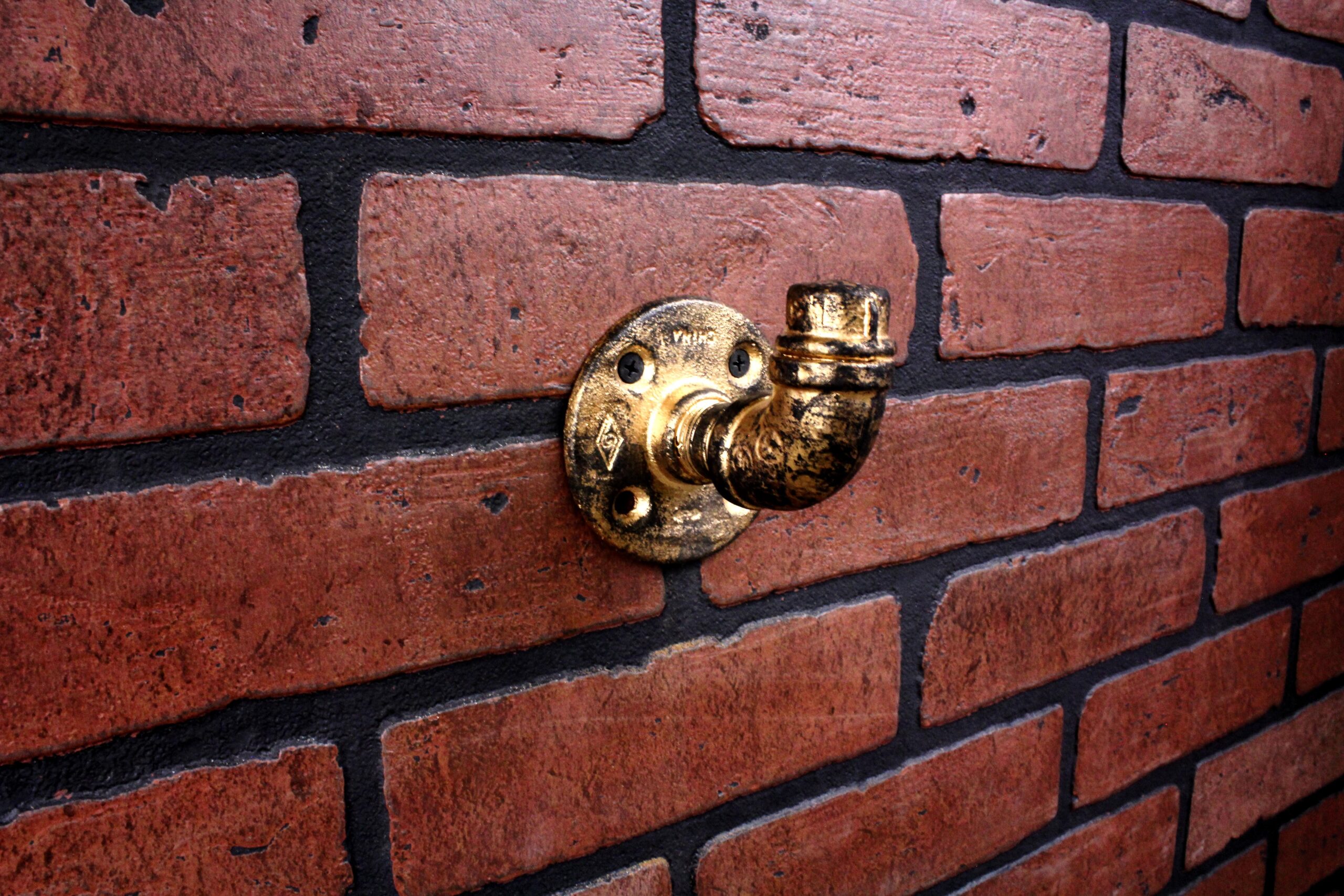 Perchero de Pared "Yatzil" Dorado Antiguo, Estilo Vintage Industrial para Baño, Hecho en México de manera Artesanal con Acero de alta resistencia.