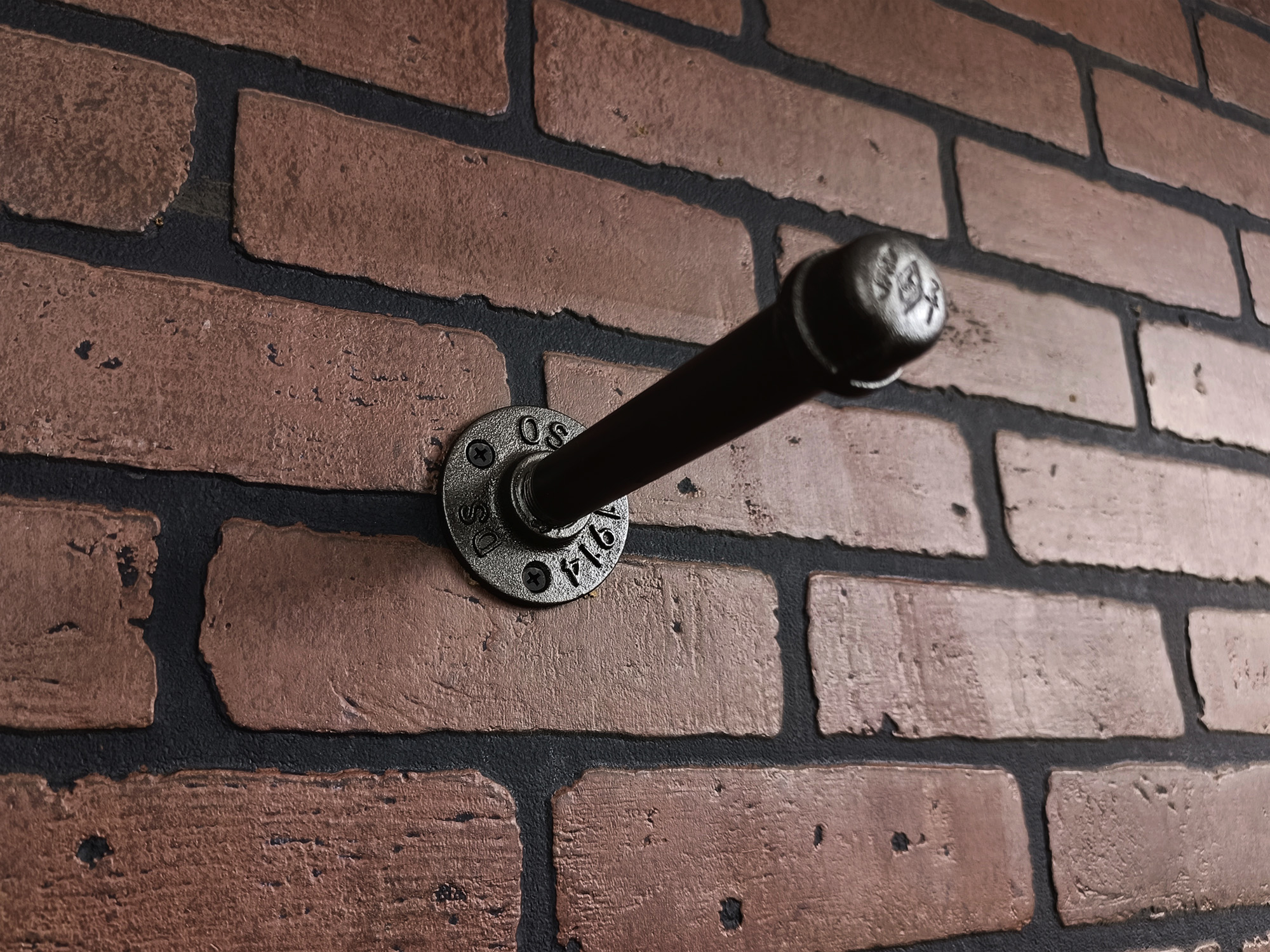 Perchero de Pared "Pakal" Gris Hierro, Estilo Vintage Industrial para Baño, Hecho en México de manera Artesanal con Acero de alta resistencia.