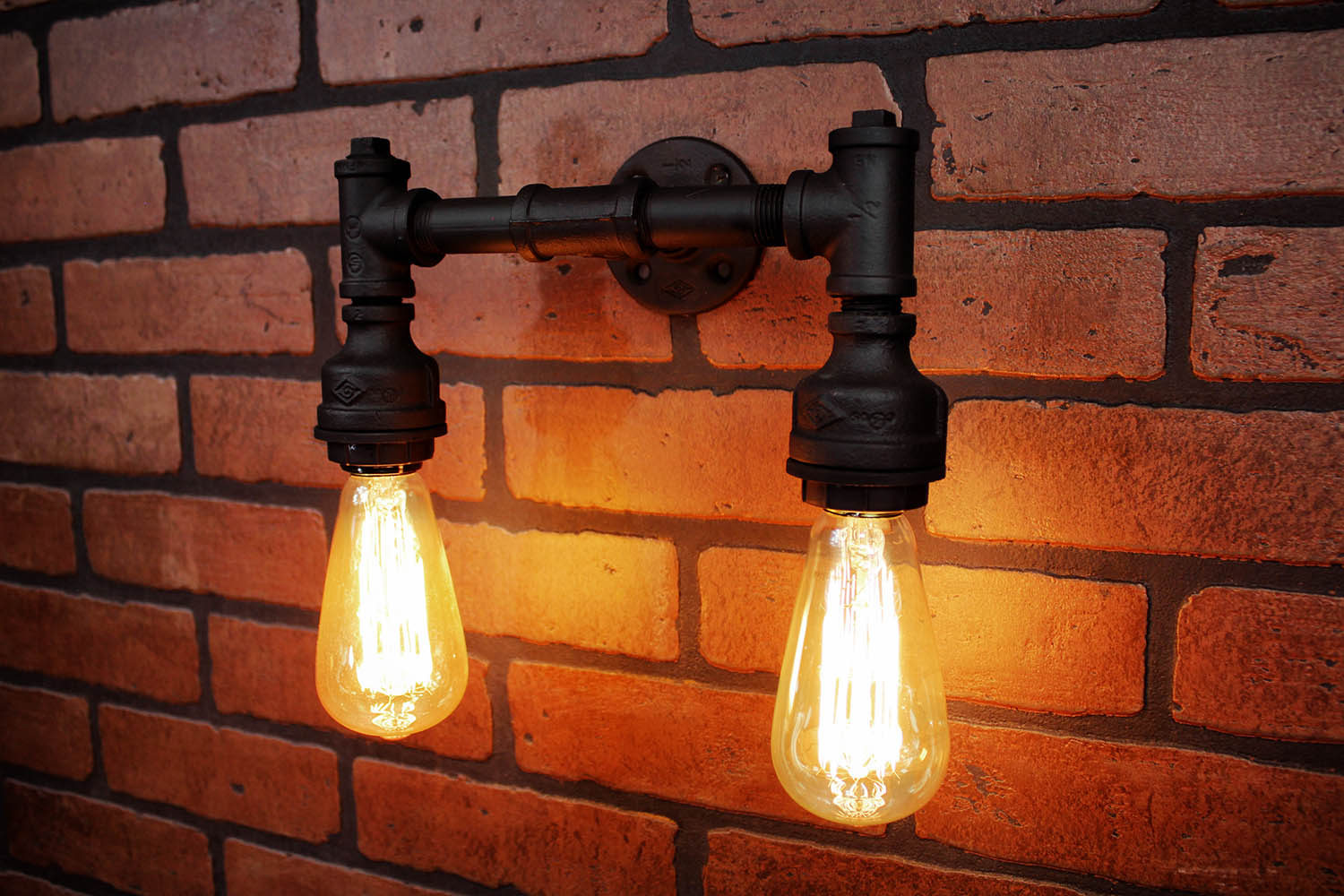 Lámpara De Pared Artesanal "Freya", Estilo Vintage Industrial para Baño, Hecho en México de manera Artesanal con Acero de alta resistencia.